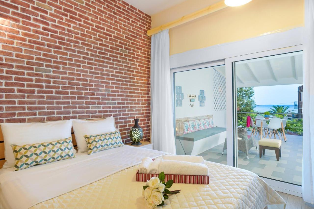 Golden Beachside Terrace Hriszí Amudiá Kültér fotó